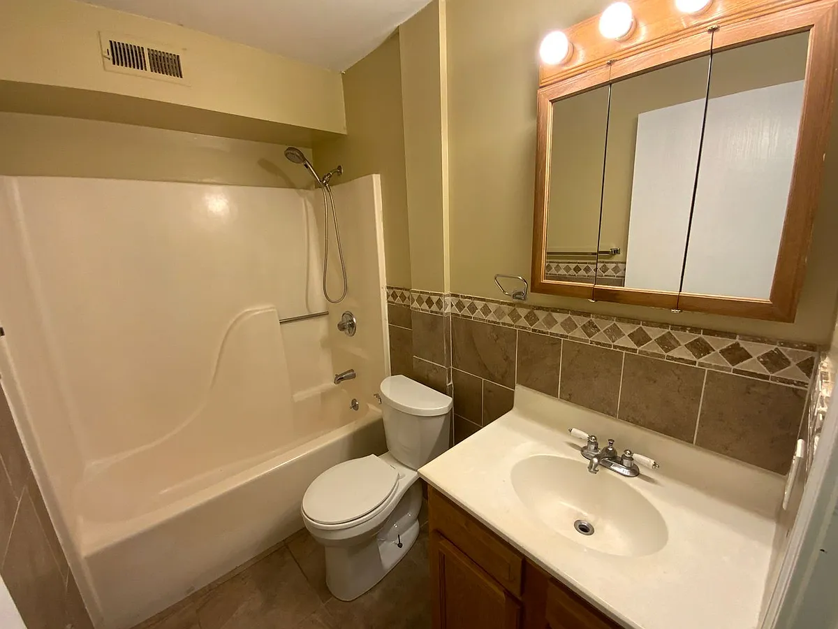 Building Photo - 503 Columbia Dr #K
