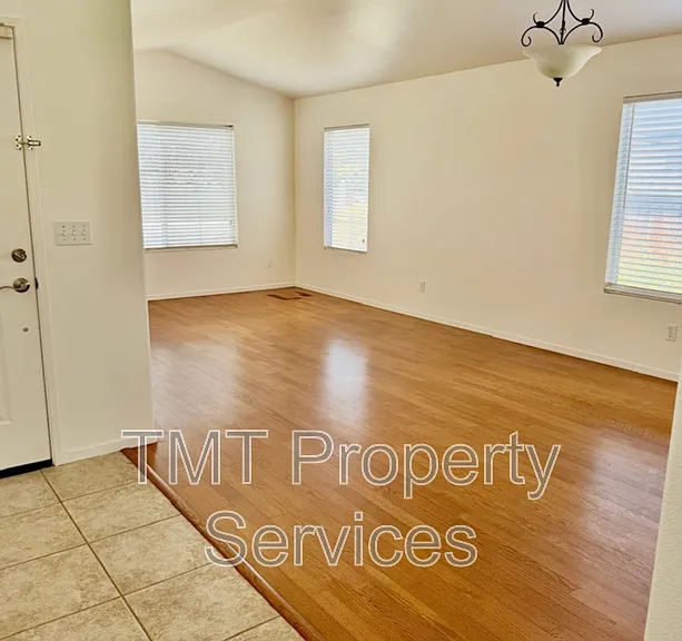 2742 La Purisima Ave — Photo 9