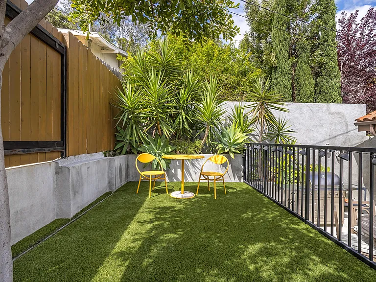817 Annan Ter — Photo 10