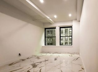 248 W 35th St #704, New York, NY 10001