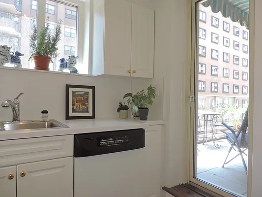 Rented by essential NEW YORK Real Estate | media 15