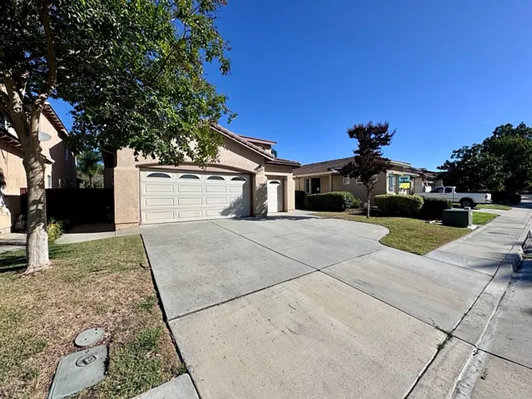 30906 Crystalaire Dr — Photo 2