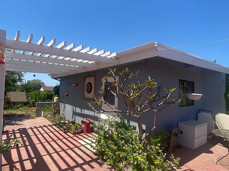 500 Los Verdes Dr #A — Photo 2