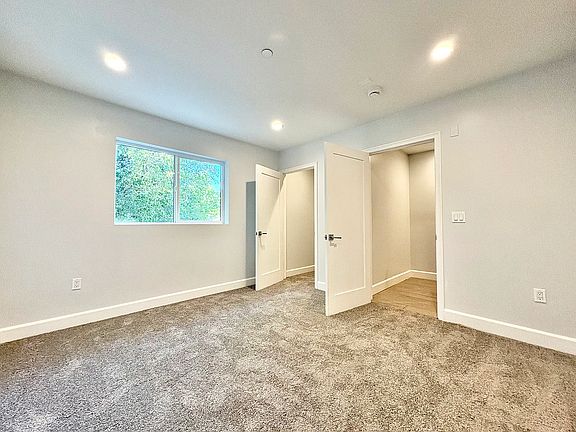 4th image of 6033 Romaine St #S3