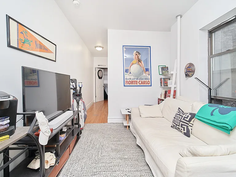 236 E 33rd St #3B — Photo 2