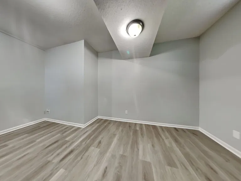 4219 Woodland Ave — Photo 5