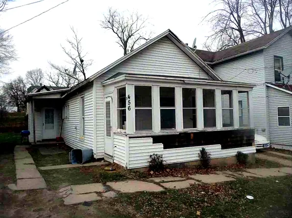456 S Benton Ave, Freeport, IL 61032