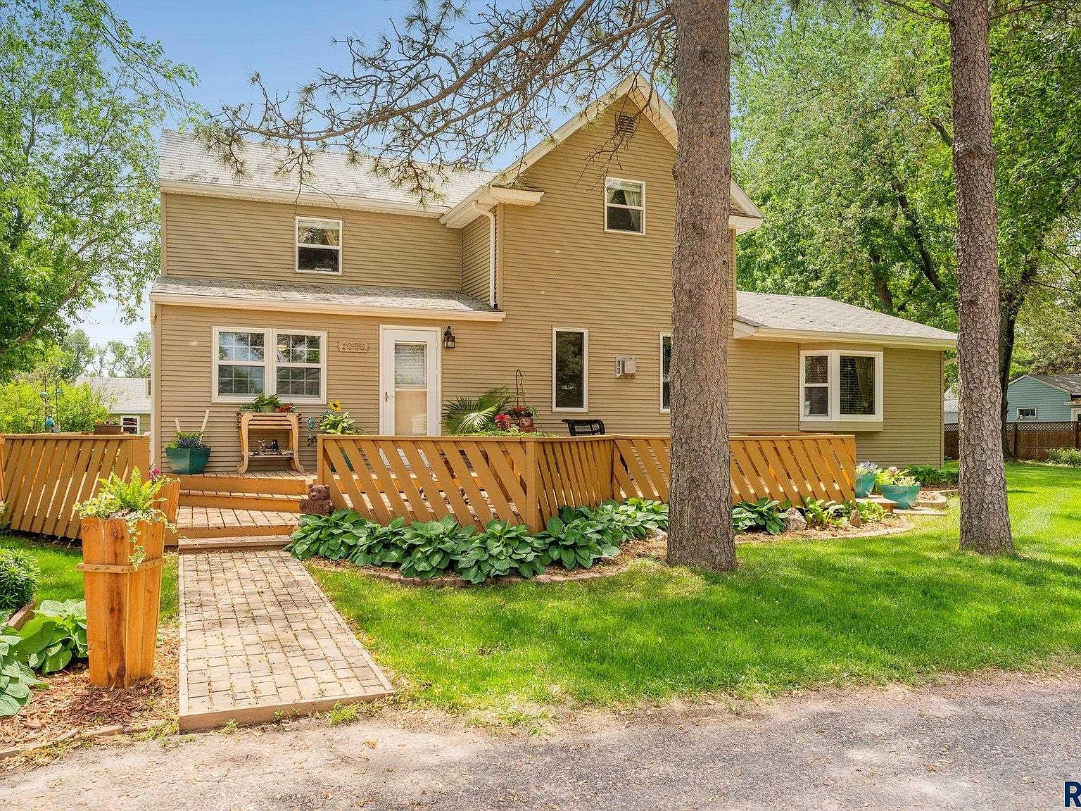 1005 E 8th St, Dell Rapids, SD 57022 MLS 22303458 Zillow