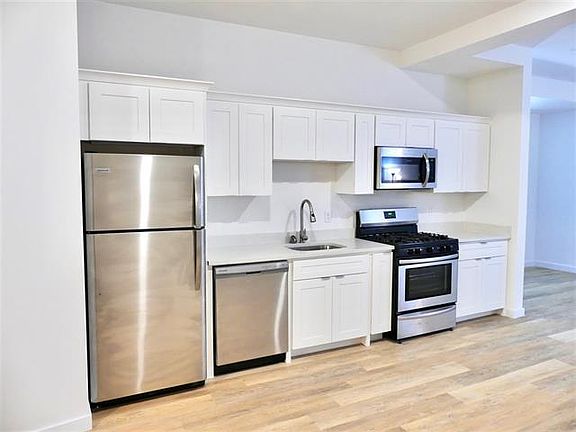 4th image of 143 Newark Ave #602