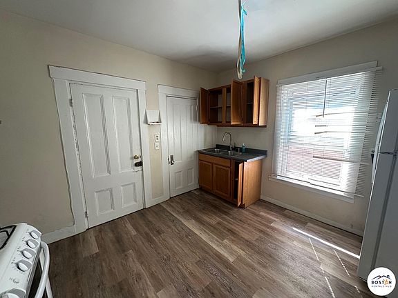 5th image of 94 River St #3