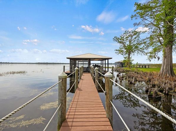 17648 Live Oak Dr, Tavares, FL 32778