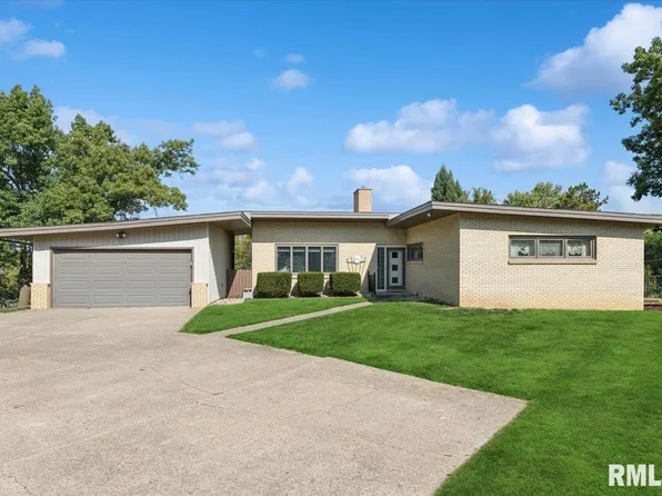 819 Millcrest Ct, Clinton, IA 52732