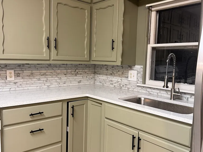 1208 E Hurd St — Photo 15