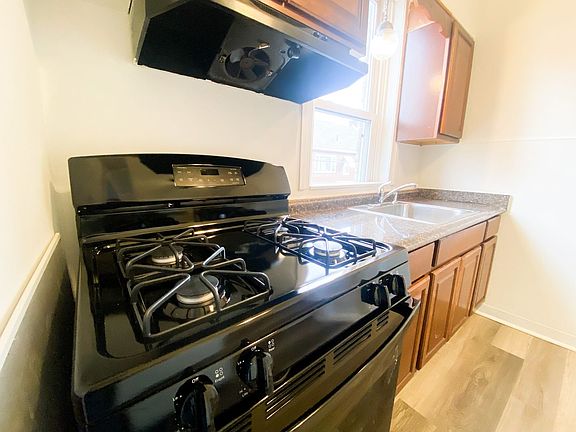 3rd image of 75 N Evans St #2