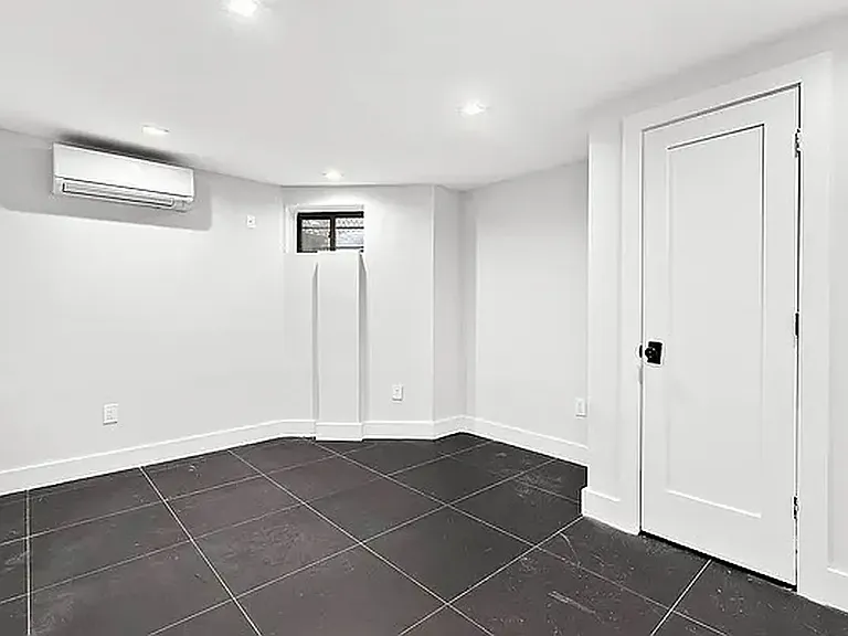 677 Vanderbilt Ave #3B — Photo 7