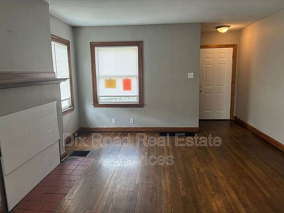 3rd image of 112 Iroquois Ave