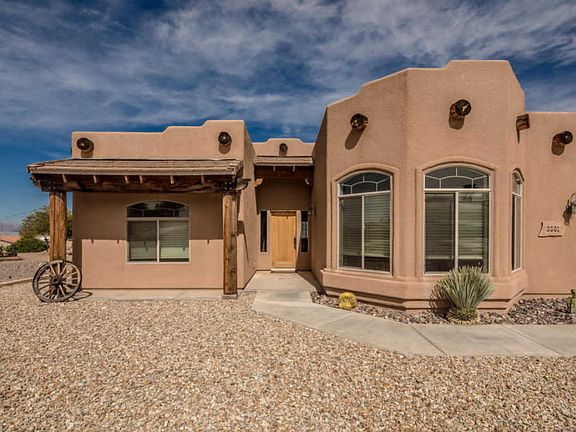 3rd image of 3581 Yucca Dr
