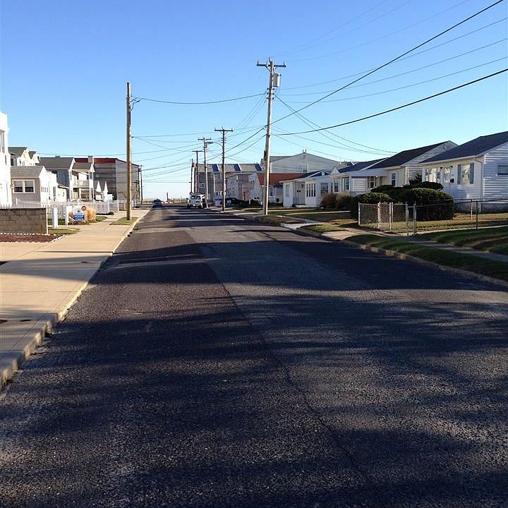 2nd image of 700 Beach Ave E #B