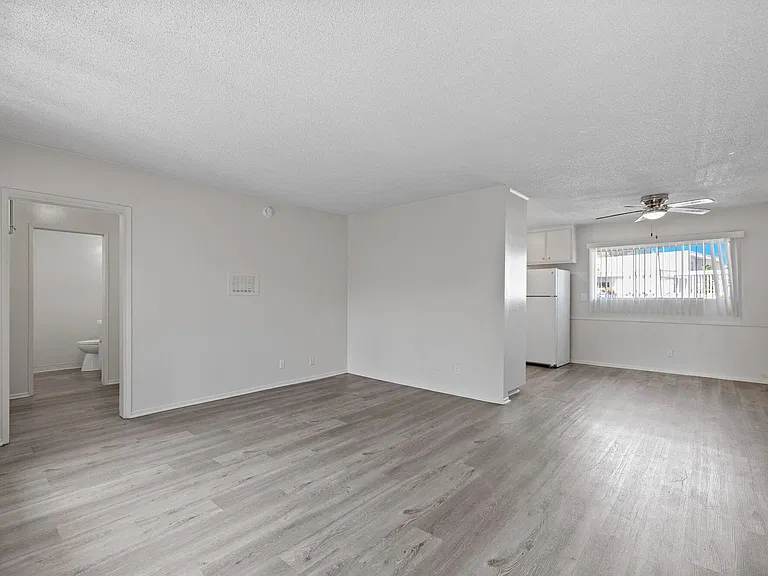 Baldwin Hills Apartments — Photo 8