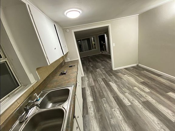 4th image of 2642 N Quincy Ave