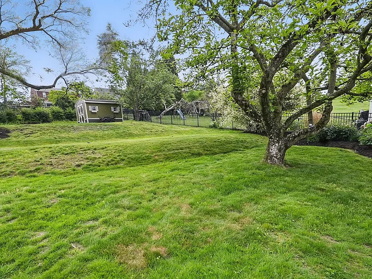 321 Jefferson Dr — Photo 37