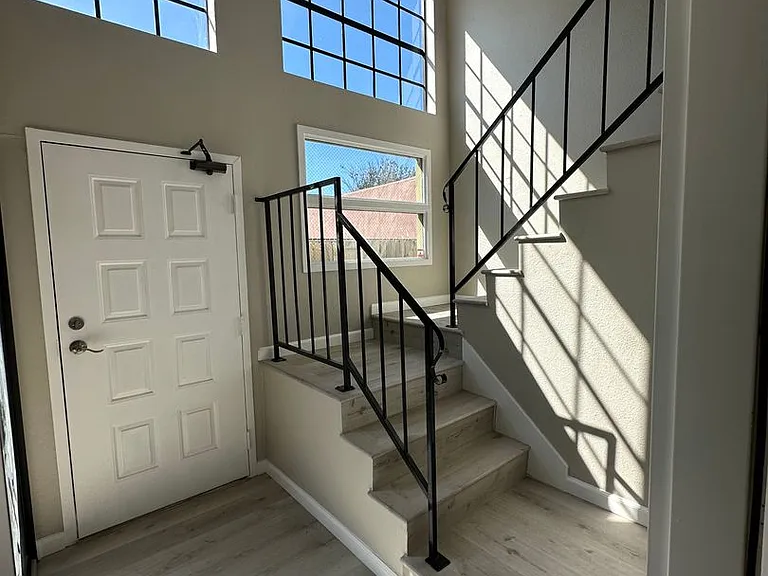 455 E St #4 — Photo 5