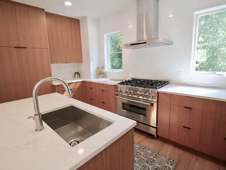 436 Broadway E — Photo 22