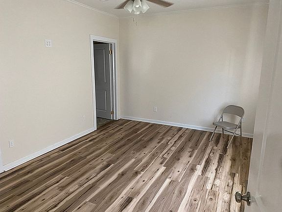 3rd image of 110 Oriental Ave