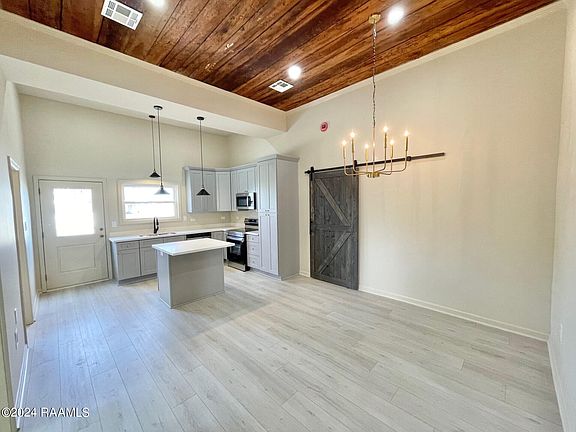 4th image of 803 Park Ave