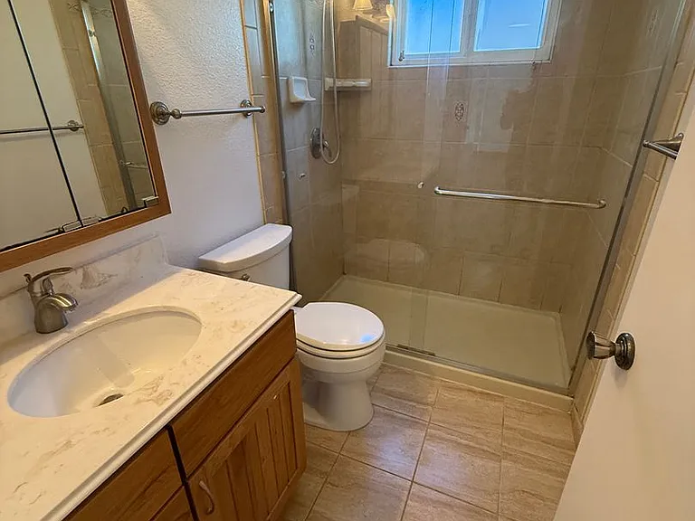718 Linwood St — Photo 15