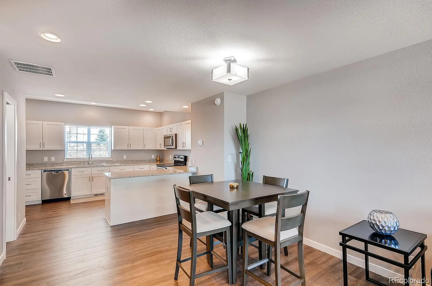 Studio, 1433 sqft, $2,250 — Photo 3