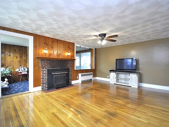 4th image of 463 W Union St