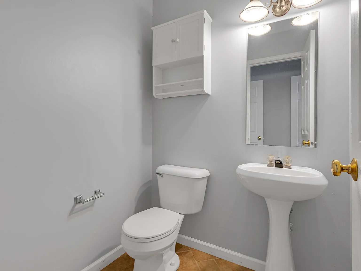 4 bed, 2838 sqft, $2,900 — Photo 2