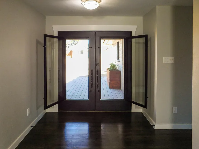 1001 Cardinal Ln — Photo 6