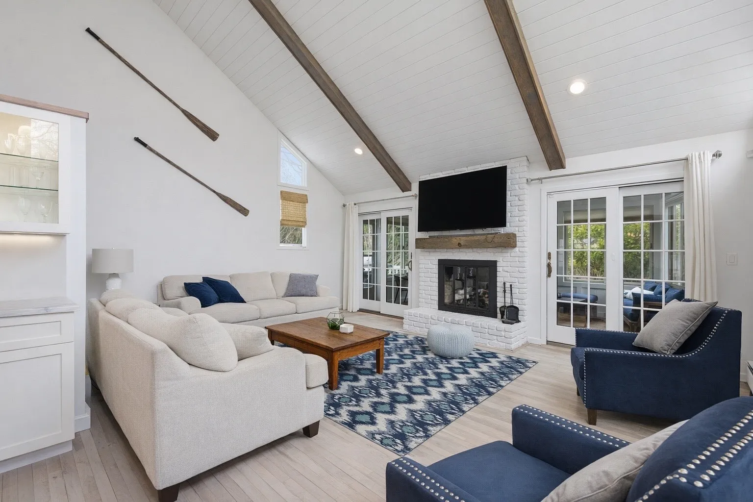 Old Harbor Colony in Hampton Bays — Photo 4