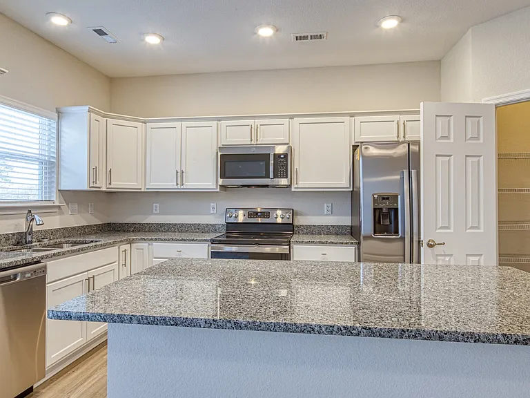 Hillpoint Preserve Townhome Apartments — Photo 48