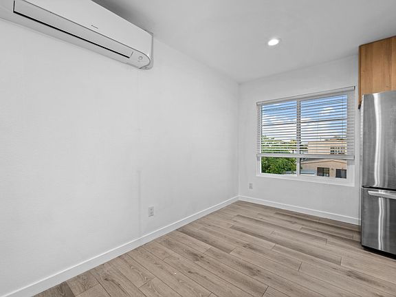 5th image of 4417 McClintock St APT 9
