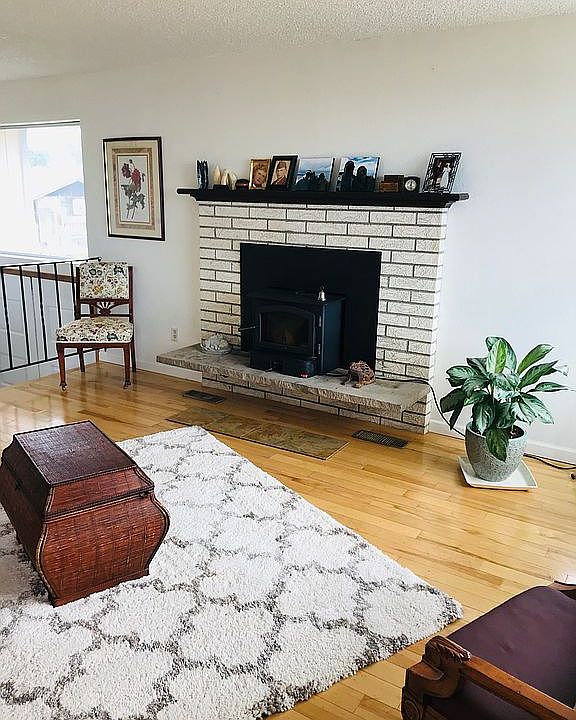 1st image of 1832 W 5th St