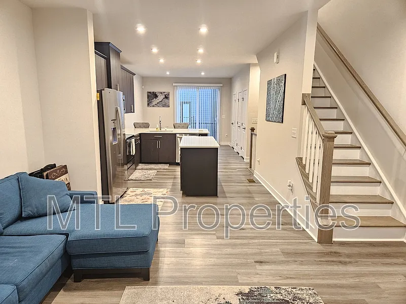 2 bed, 2.0 bath, 1376 sqft, $2,250 — Photo 4