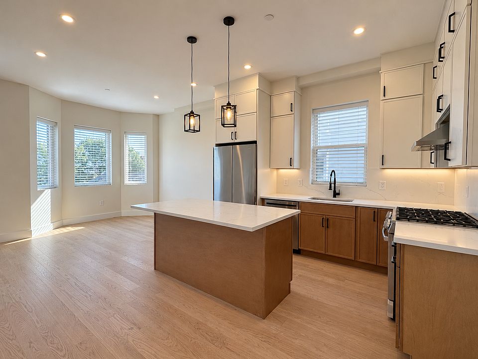 1st image of 30A Swan Ave #2