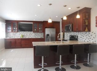 308 Lamplighter Ln, Huntingdon Valley, PA 19006