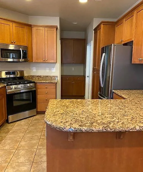1435 S Mills Ave — Photo 6