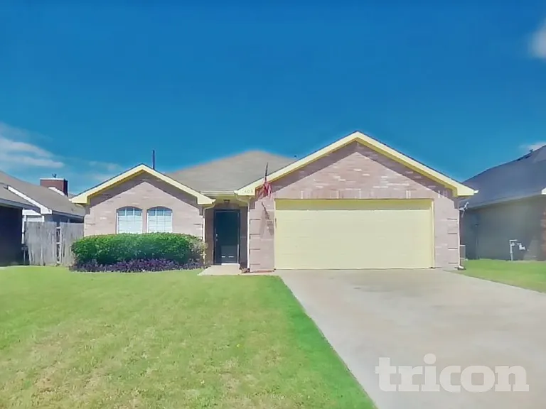 1409 Mallard Dr — Photo 2