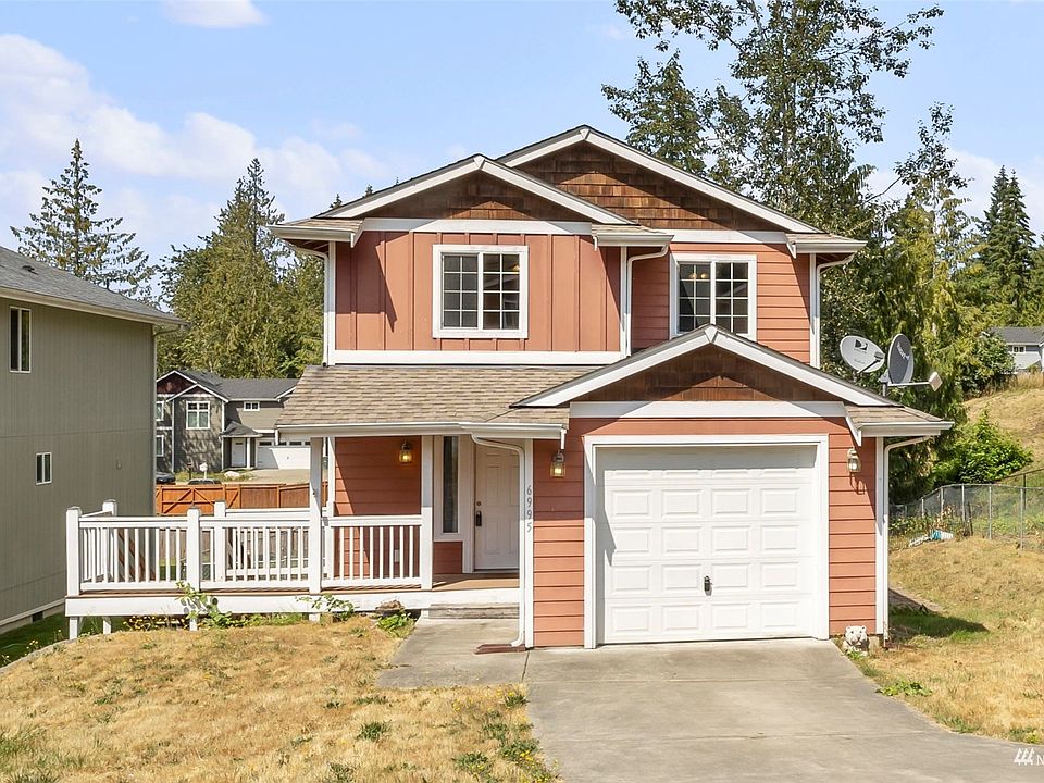 Welcome home! With your TLC, this would be your home sweet home!>