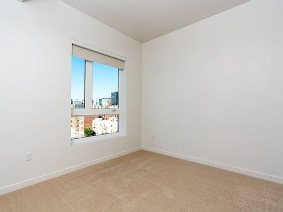 5th image of 832 S Mariposa Ave #706F