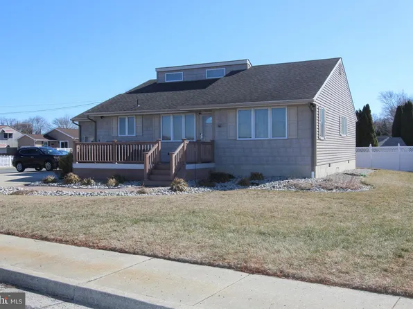 46 Riviera Dr, Pennsville, NJ 08070