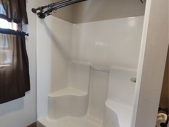 5th image of 425 E Walnut St