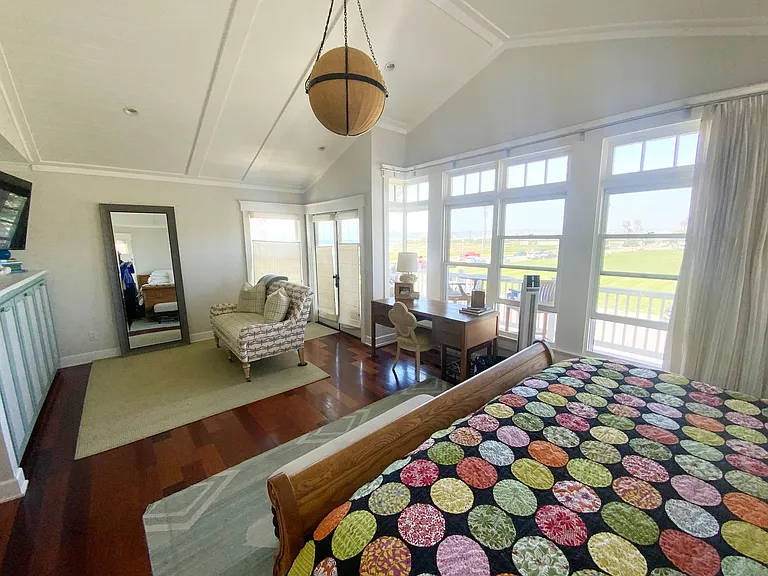 221 Ocean Dr — Photo 13
