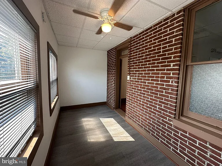 239 N Stratton St — Photo 24