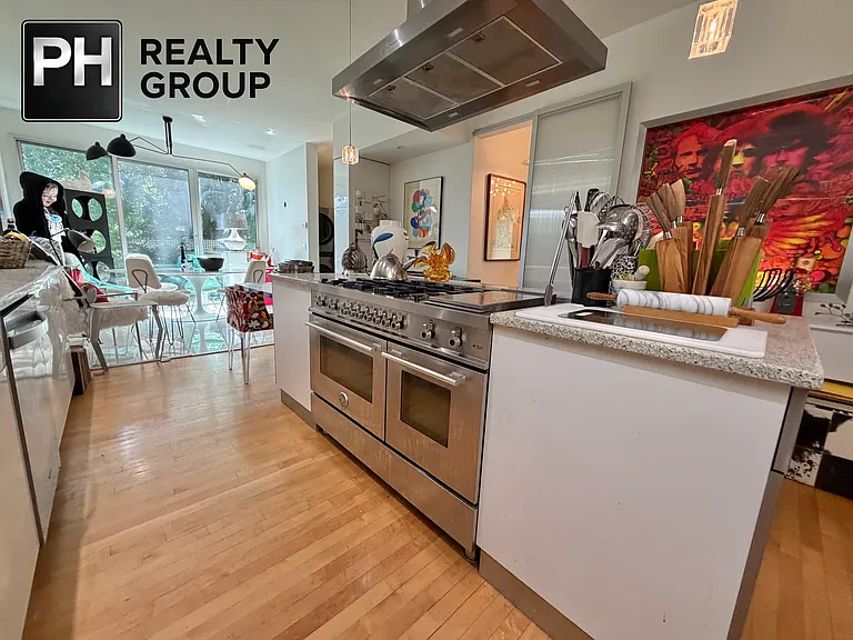 87 Oxford Ave #1 — Photo 2